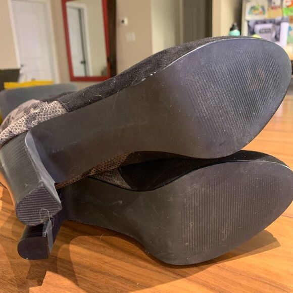 Boots, knee high, vegan suede and python, Sz 10, as new condition - Picture 4 of 16